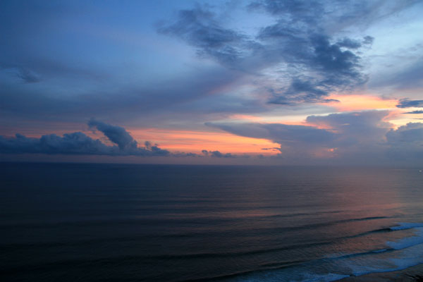 �����𑜓x�̃t���[�ʐ^�f�ނ��J��